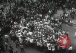 Immagine di City College studenti rompere snake dance New York United States USA, 1931, secondo 43 filmato di repertorio 65675023613