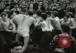 Immagine di City College studenti rompere snake dance New York United States USA, 1931, secondo 52 filmato di repertorio 65675023613