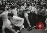 Immagine di City College studenti rompere snake dance New York United States USA, 1931, secondo 57 filmato di repertorio 65675023613