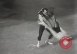 Standbild Eiskunstlauf auf Coney Island New York United States USA, 1931, aus Sekunde 12 historischem Filmmaterial Videoclip 65675023619
