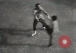 Standbild Eiskunstlauf auf Coney Island New York United States USA, 1931, aus Sekunde 41 historischem Filmmaterial Videoclip 65675023619