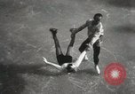 Standbild Eiskunstlauf auf Coney Island New York United States USA, 1931, aus Sekunde 45 historischem Filmmaterial Videoclip 65675023619
