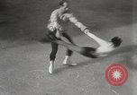 Standbild Eiskunstlauf auf Coney Island New York United States USA, 1931, aus Sekunde 61 historischem Filmmaterial Videoclip 65675023619