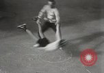 Standbild Eiskunstlauf auf Coney Island New York United States USA, 1931, aus Sekunde 62 historischem Filmmaterial Videoclip 65675023619