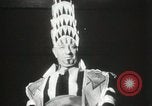 Standbild Architekten gekleidet wie Gebäude New York City USA, 1931, aus Sekunde 5 historischem Filmmaterial Videoclip 65675023621