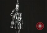 Standbild Architekten gekleidet wie Gebäude New York City USA, 1931, aus Sekunde 8 historischem Filmmaterial Videoclip 65675023621