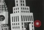 Standbild Architekten gekleidet wie Gebäude New York City USA, 1931, aus Sekunde 14 historischem Filmmaterial Videoclip 65675023621