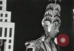Standbild Architekten gekleidet wie Gebäude New York City USA, 1931, aus Sekunde 17 historischem Filmmaterial Videoclip 65675023621