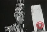 Standbild Architekten gekleidet wie Gebäude New York City USA, 1931, aus Sekunde 19 historischem Filmmaterial Videoclip 65675023621