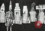 Standbild Architekten gekleidet wie Gebäude New York City USA, 1931, aus Sekunde 30 historischem Filmmaterial Videoclip 65675023621