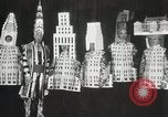 Standbild Architekten gekleidet wie Gebäude New York City USA, 1931, aus Sekunde 31 historischem Filmmaterial Videoclip 65675023621