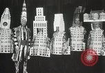 Standbild Architekten gekleidet wie Gebäude New York City USA, 1931, aus Sekunde 32 historischem Filmmaterial Videoclip 65675023621