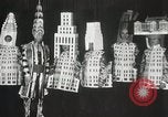 Standbild Architekten gekleidet wie Gebäude New York City USA, 1931, aus Sekunde 33 historischem Filmmaterial Videoclip 65675023621
