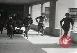 Immagine di Set penitenziario di incendio durante la sommossa Illinois United States USA, 1931, secondo 36 filmato di repertorio 65675023627
