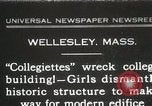 Standbild Studenten zerstören college Gebäude Wellesley Massachusetts USA, 1931, aus Sekunde 1 historischem Filmmaterial Videoclip 65675023632
