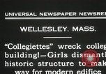Standbild Studenten zerstören college Gebäude Wellesley Massachusetts USA, 1931, aus Sekunde 5 historischem Filmmaterial Videoclip 65675023632