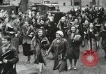 Standbild Studenten zerstören college Gebäude Wellesley Massachusetts USA, 1931, aus Sekunde 15 historischem Filmmaterial Videoclip 65675023632