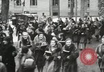 Standbild Studenten zerstören college Gebäude Wellesley Massachusetts USA, 1931, aus Sekunde 17 historischem Filmmaterial Videoclip 65675023632