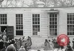 Standbild Studenten zerstören college Gebäude Wellesley Massachusetts USA, 1931, aus Sekunde 21 historischem Filmmaterial Videoclip 65675023632
