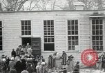 Standbild Studenten zerstören college Gebäude Wellesley Massachusetts USA, 1931, aus Sekunde 22 historischem Filmmaterial Videoclip 65675023632