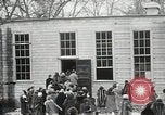 Standbild Studenten zerstören college Gebäude Wellesley Massachusetts USA, 1931, aus Sekunde 23 historischem Filmmaterial Videoclip 65675023632
