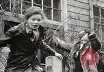 Standbild Studenten zerstören college Gebäude Wellesley Massachusetts USA, 1931, aus Sekunde 26 historischem Filmmaterial Videoclip 65675023632