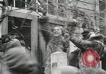 Standbild Studenten zerstören college Gebäude Wellesley Massachusetts USA, 1931, aus Sekunde 27 historischem Filmmaterial Videoclip 65675023632
