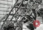 Standbild Studenten zerstören college Gebäude Wellesley Massachusetts USA, 1931, aus Sekunde 29 historischem Filmmaterial Videoclip 65675023632