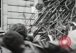 Standbild Studenten zerstören college Gebäude Wellesley Massachusetts USA, 1931, aus Sekunde 30 historischem Filmmaterial Videoclip 65675023632