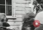 Standbild Studenten zerstören college Gebäude Wellesley Massachusetts USA, 1931, aus Sekunde 31 historischem Filmmaterial Videoclip 65675023632