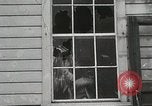 Standbild Studenten zerstören college Gebäude Wellesley Massachusetts USA, 1931, aus Sekunde 32 historischem Filmmaterial Videoclip 65675023632