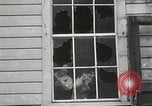 Standbild Studenten zerstören college Gebäude Wellesley Massachusetts USA, 1931, aus Sekunde 34 historischem Filmmaterial Videoclip 65675023632