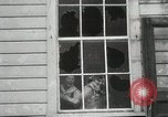 Standbild Studenten zerstören college Gebäude Wellesley Massachusetts USA, 1931, aus Sekunde 35 historischem Filmmaterial Videoclip 65675023632