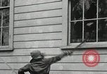 Standbild Studenten zerstören college Gebäude Wellesley Massachusetts USA, 1931, aus Sekunde 38 historischem Filmmaterial Videoclip 65675023632
