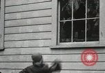 Standbild Studenten zerstören college Gebäude Wellesley Massachusetts USA, 1931, aus Sekunde 39 historischem Filmmaterial Videoclip 65675023632