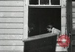 Standbild Studenten zerstören college Gebäude Wellesley Massachusetts USA, 1931, aus Sekunde 41 historischem Filmmaterial Videoclip 65675023632