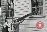 Standbild Studenten zerstören college Gebäude Wellesley Massachusetts USA, 1931, aus Sekunde 44 historischem Filmmaterial Videoclip 65675023632