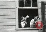 Standbild Studenten zerstören college Gebäude Wellesley Massachusetts USA, 1931, aus Sekunde 47 historischem Filmmaterial Videoclip 65675023632