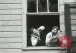 Standbild Studenten zerstören college Gebäude Wellesley Massachusetts USA, 1931, aus Sekunde 48 historischem Filmmaterial Videoclip 65675023632