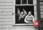 Standbild Studenten zerstören college Gebäude Wellesley Massachusetts USA, 1931, aus Sekunde 52 historischem Filmmaterial Videoclip 65675023632