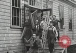 Standbild Studenten zerstören college Gebäude Wellesley Massachusetts USA, 1931, aus Sekunde 55 historischem Filmmaterial Videoclip 65675023632