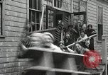 Standbild Studenten zerstören college Gebäude Wellesley Massachusetts USA, 1931, aus Sekunde 60 historischem Filmmaterial Videoclip 65675023632