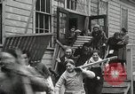 Standbild Studenten zerstören college Gebäude Wellesley Massachusetts USA, 1931, aus Sekunde 61 historischem Filmmaterial Videoclip 65675023632