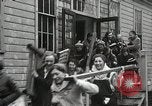Standbild Studenten zerstören college Gebäude Wellesley Massachusetts USA, 1931, aus Sekunde 62 historischem Filmmaterial Videoclip 65675023632