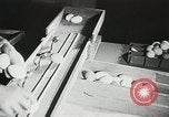 Standbild Szenen der Geflügelfarm Berlin Deutschland, 1931, aus Sekunde 33 historischem Filmmaterial Videoclip 65675023633