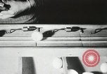 Standbild Szenen der Geflügelfarm Berlin Deutschland, 1931, aus Sekunde 40 historischem Filmmaterial Videoclip 65675023633