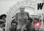 Standbild Esther Williams bei Raw Wind in Eden Premier Atlantic City New Jersey USA, 1958, aus Sekunde 39 historischem Filmmaterial Videoclip 65675023640
