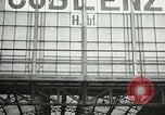 Standbild US-Truppen an den YMCA in Koblenz im Ersten Weltkrieg Koblenz Deutschland, 1918, aus Sekunde 10 historischem Filmmaterial Videoclip 65675023646