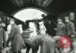 Standbild US-Truppen an den YMCA in Koblenz im Ersten Weltkrieg Koblenz Deutschland, 1918, aus Sekunde 24 historischem Filmmaterial Videoclip 65675023646