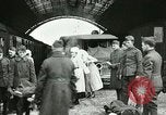 Standbild US-Truppen an den YMCA in Koblenz im Ersten Weltkrieg Koblenz Deutschland, 1918, aus Sekunde 32 historischem Filmmaterial Videoclip 65675023646